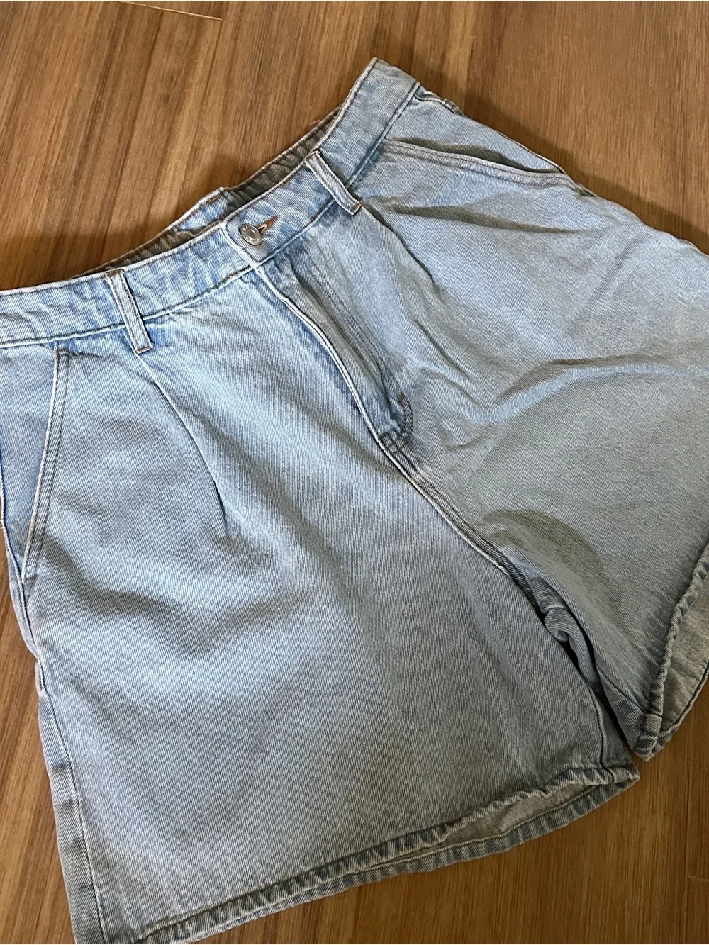 H&M Vintage Denim Classic High-Waist Light Blue Denim Shorts - Size 10/Large